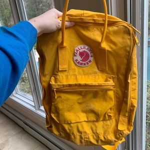 FJALL RAVEN LARGE YELLOW BAG.